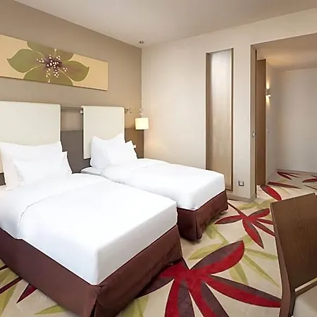 Golden Tulip Ana Dome 4* קלוז'-נאפוקה