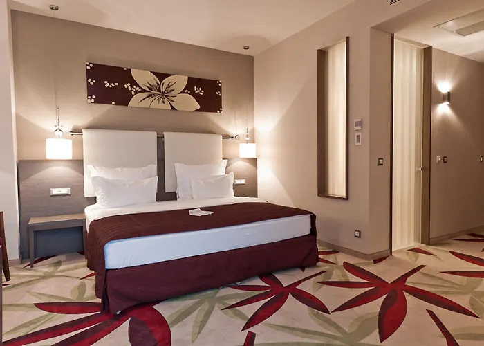 Ξενοδοχείο Golden Tulip Ana Dome 4*