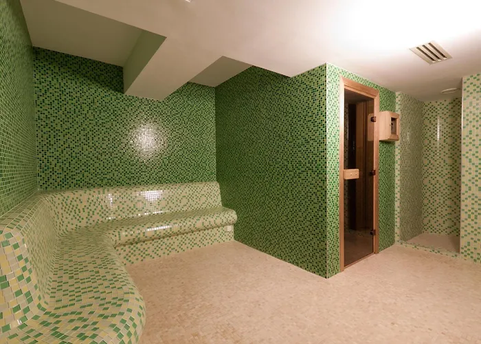 Golden Tulip Ana Dome