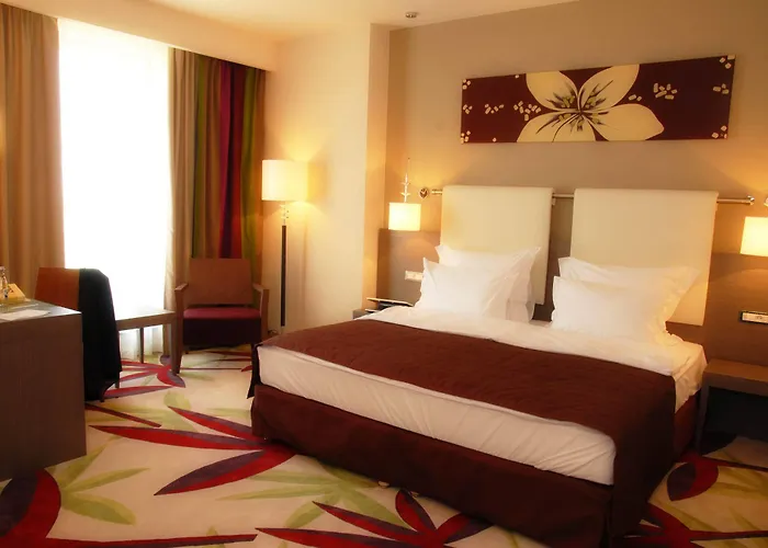 Otel Golden Tulip Ana Dome 4*